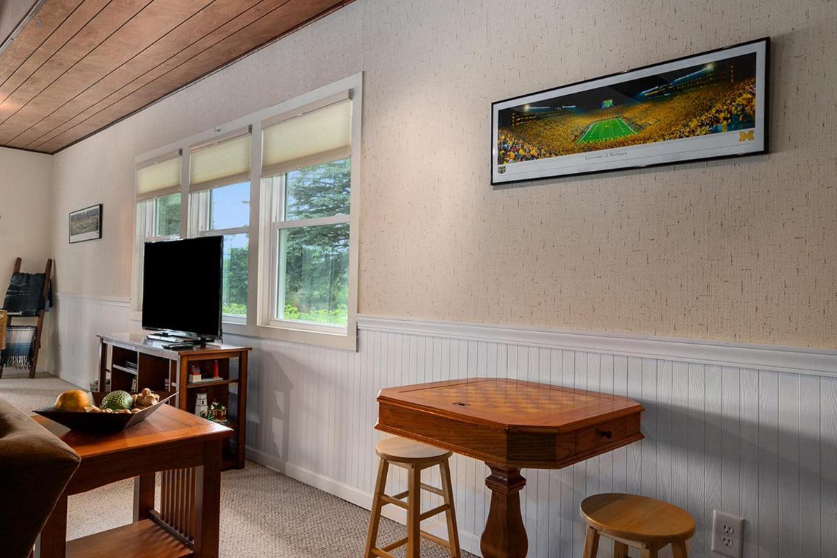 Lakeside Getaway With Dock, Firepit, Grill Newaygo Exterior photo